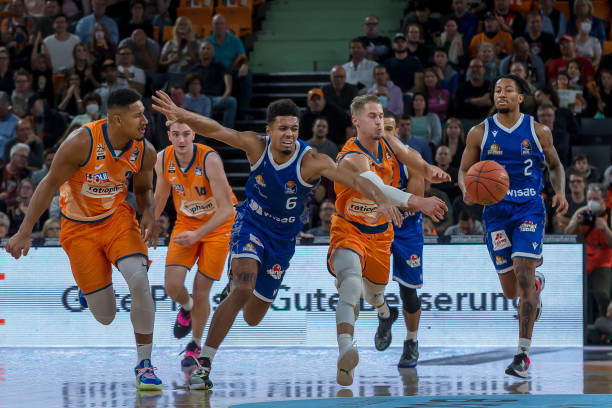 她们终于被 她们终于被